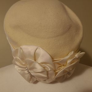 Miss Bierner true vintage white felt hat 1950s 1960s white ribbon rhinestones